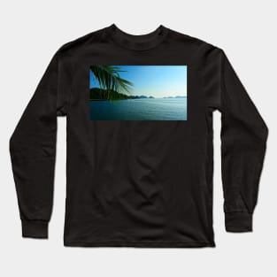 Vietnam, Coucher de soleil a Cat Ba Long Sleeve T-Shirt